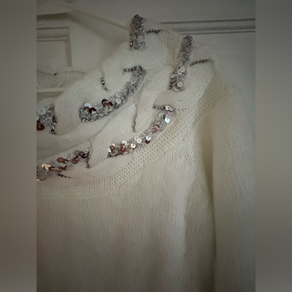 White House Black Market wool blend sweater. Size large but runs big! Wo… - Picture 7 of 12